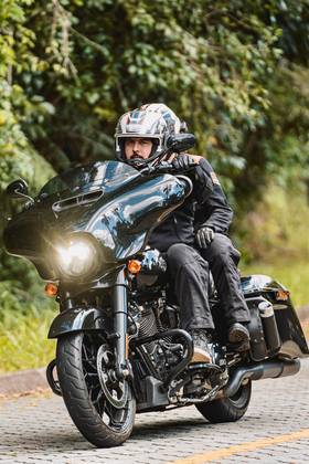 HARLEY-DAVIDSON STREET GLIDE SPECIAL 